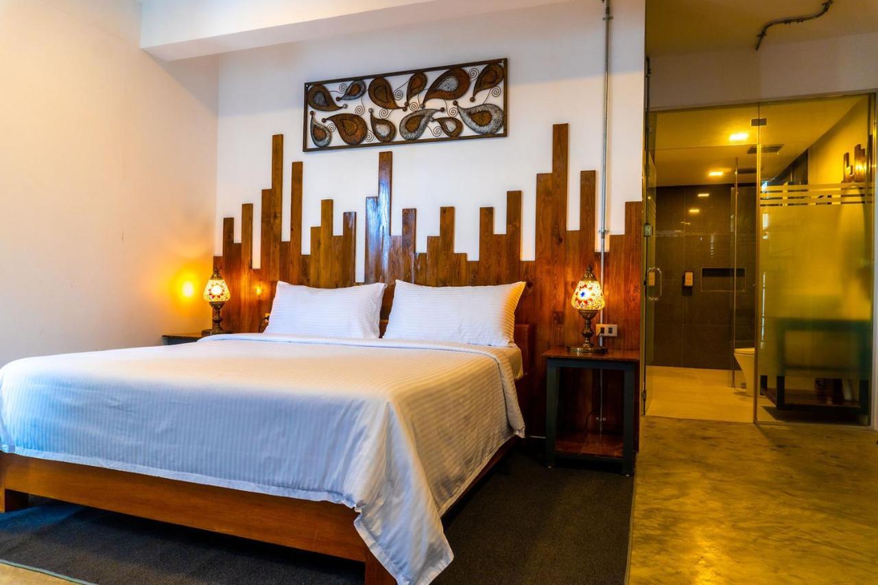 Av Suites Puerto Galera Exteriör bild