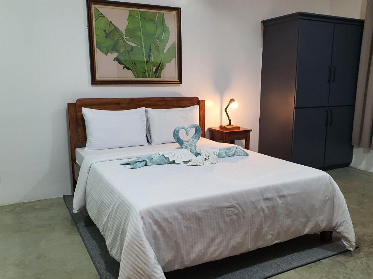 Av Suites Puerto Galera Exteriör bild