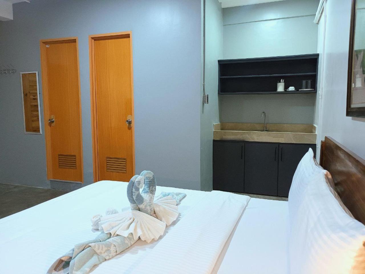 Av Suites Puerto Galera Exteriör bild