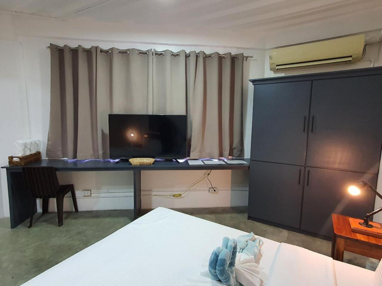 Av Suites Puerto Galera Exteriör bild