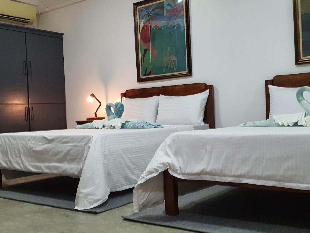 Av Suites Puerto Galera Exteriör bild