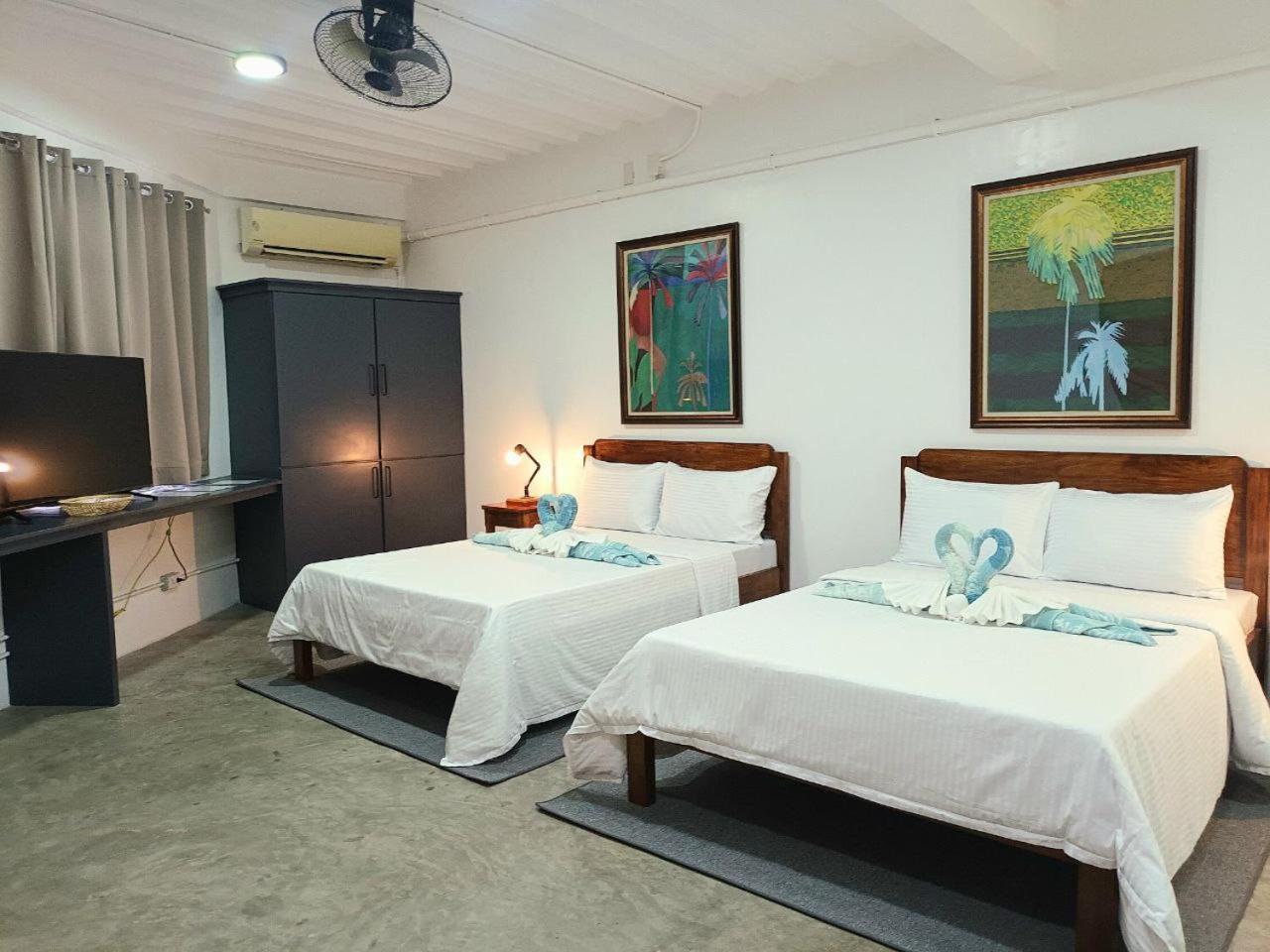 Av Suites Puerto Galera Exteriör bild