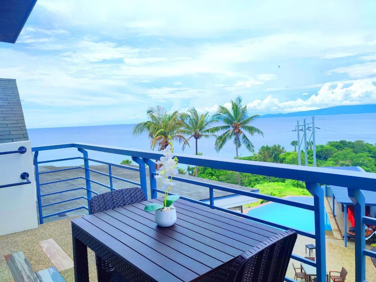 Av Suites Puerto Galera Exteriör bild