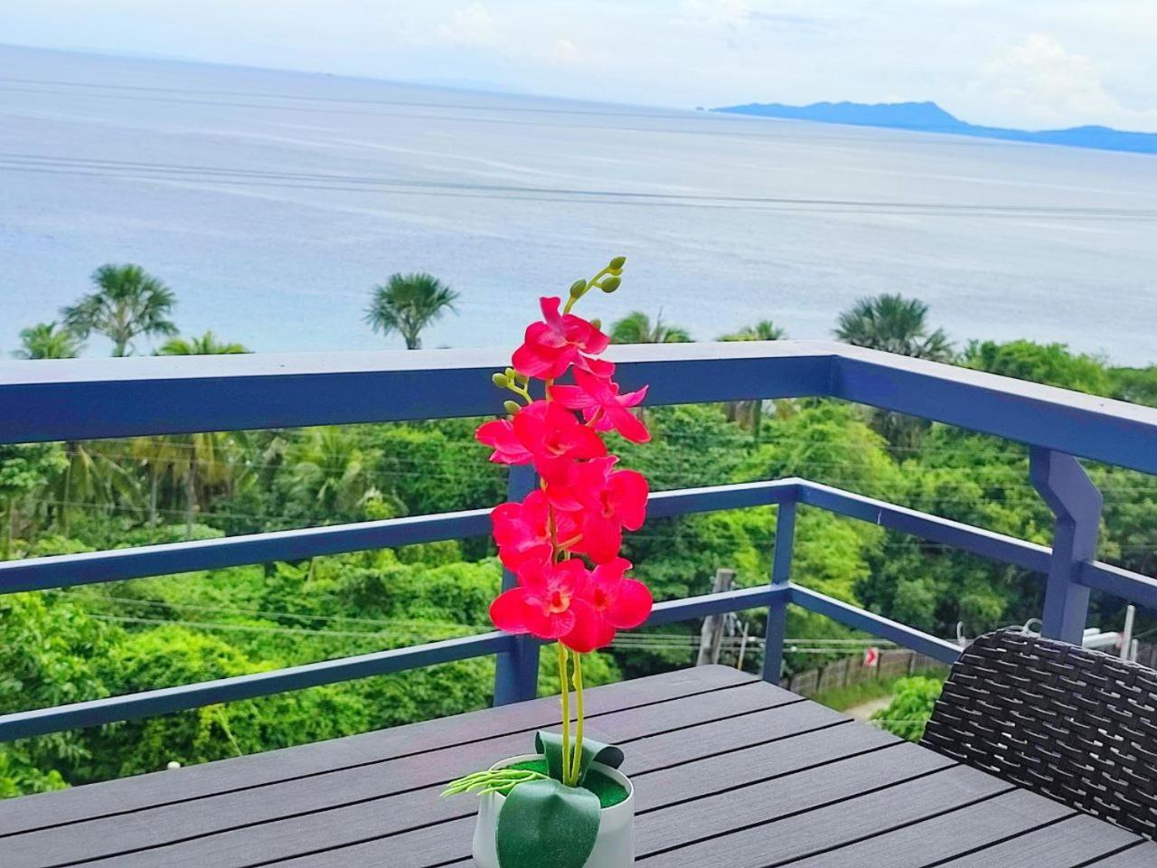 Av Suites Puerto Galera Exteriör bild