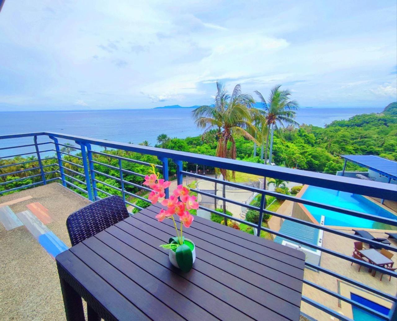 Av Suites Puerto Galera Exteriör bild