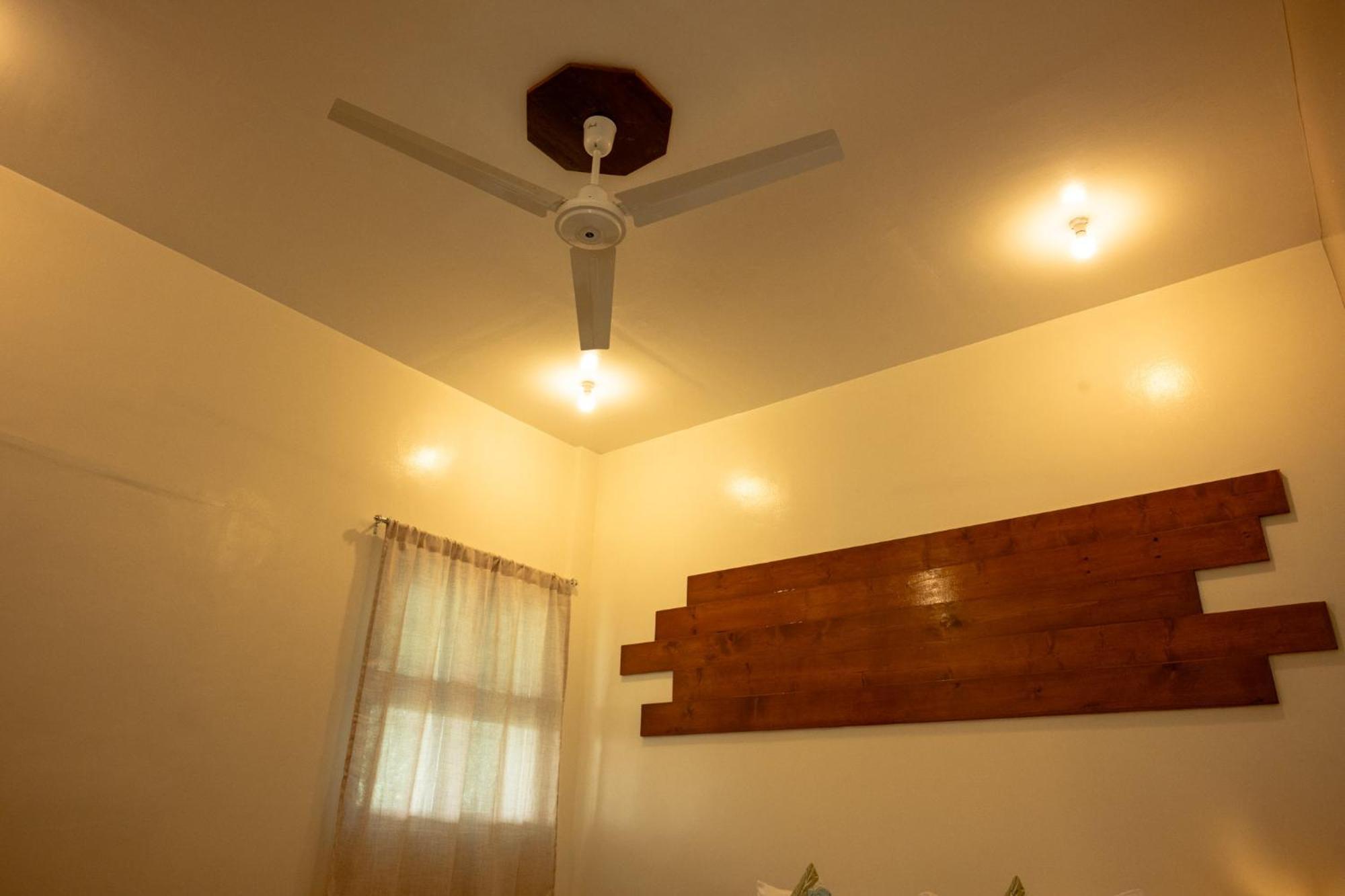 Av Suites Puerto Galera Exteriör bild