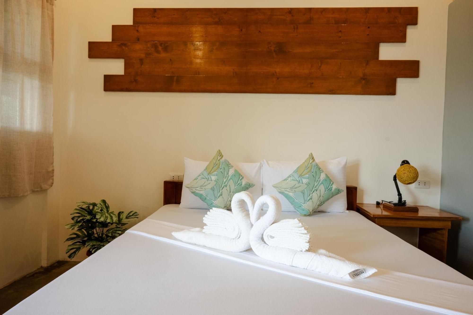 Av Suites Puerto Galera Exteriör bild