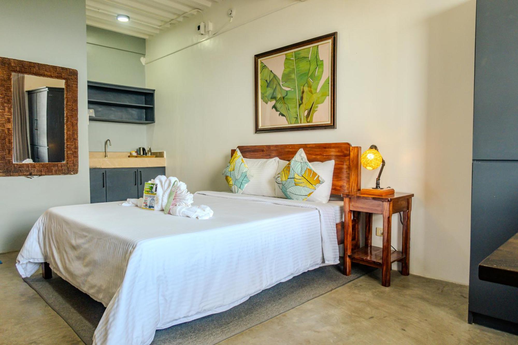 Av Suites Puerto Galera Exteriör bild