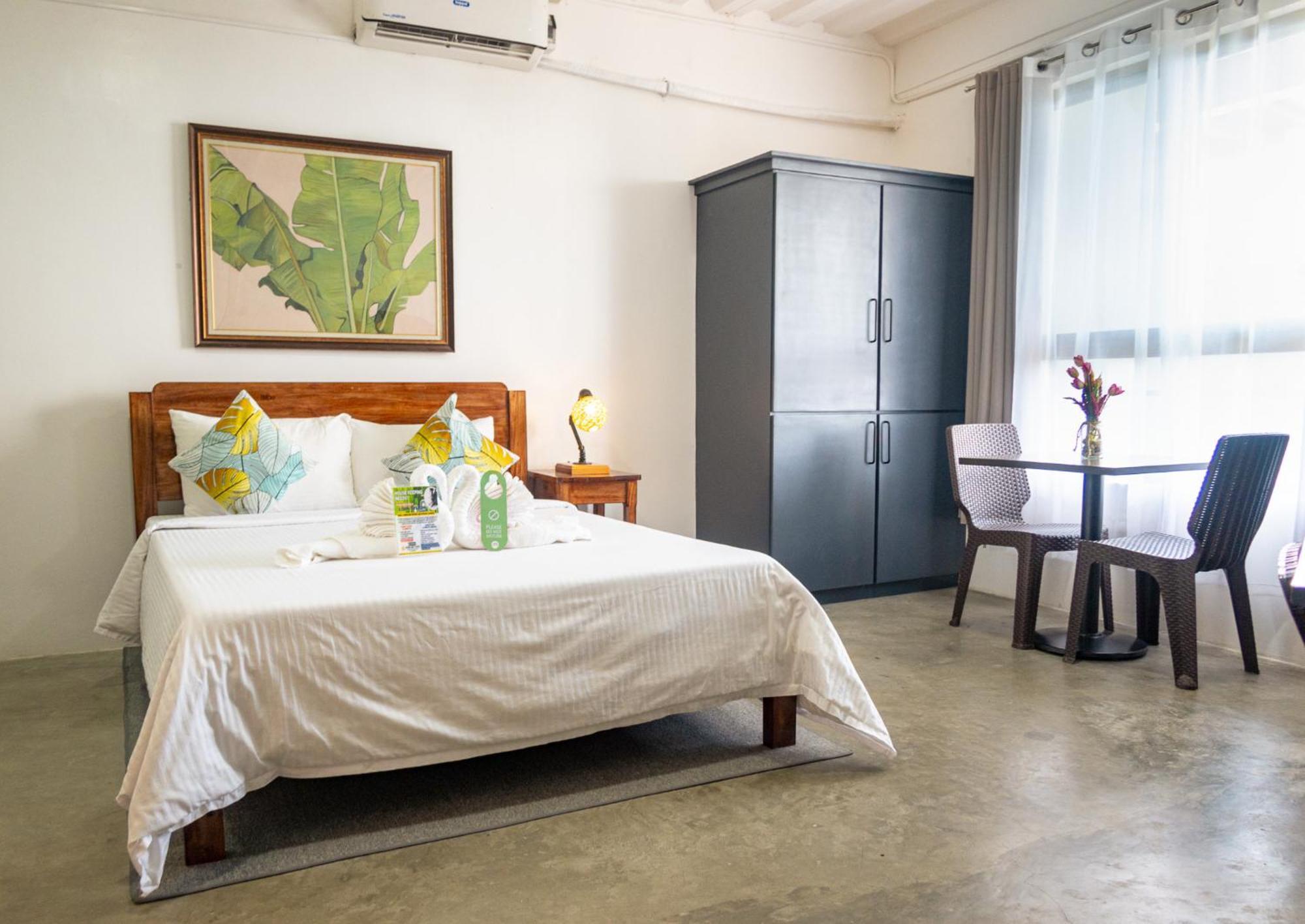 Av Suites Puerto Galera Exteriör bild