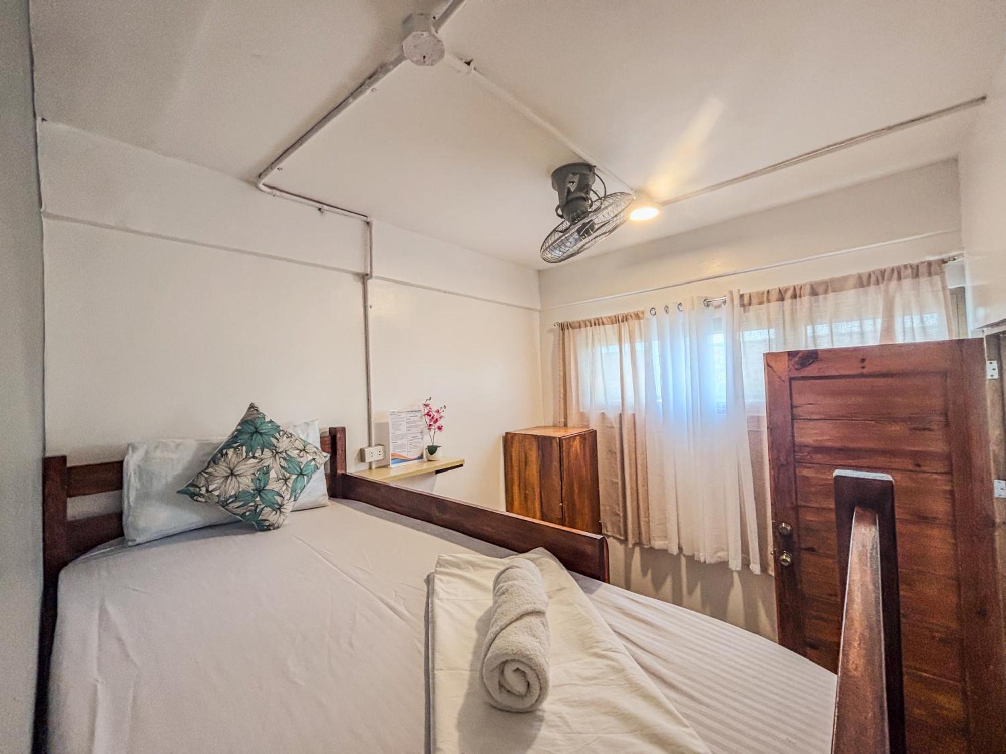 Av Suites Puerto Galera Exteriör bild