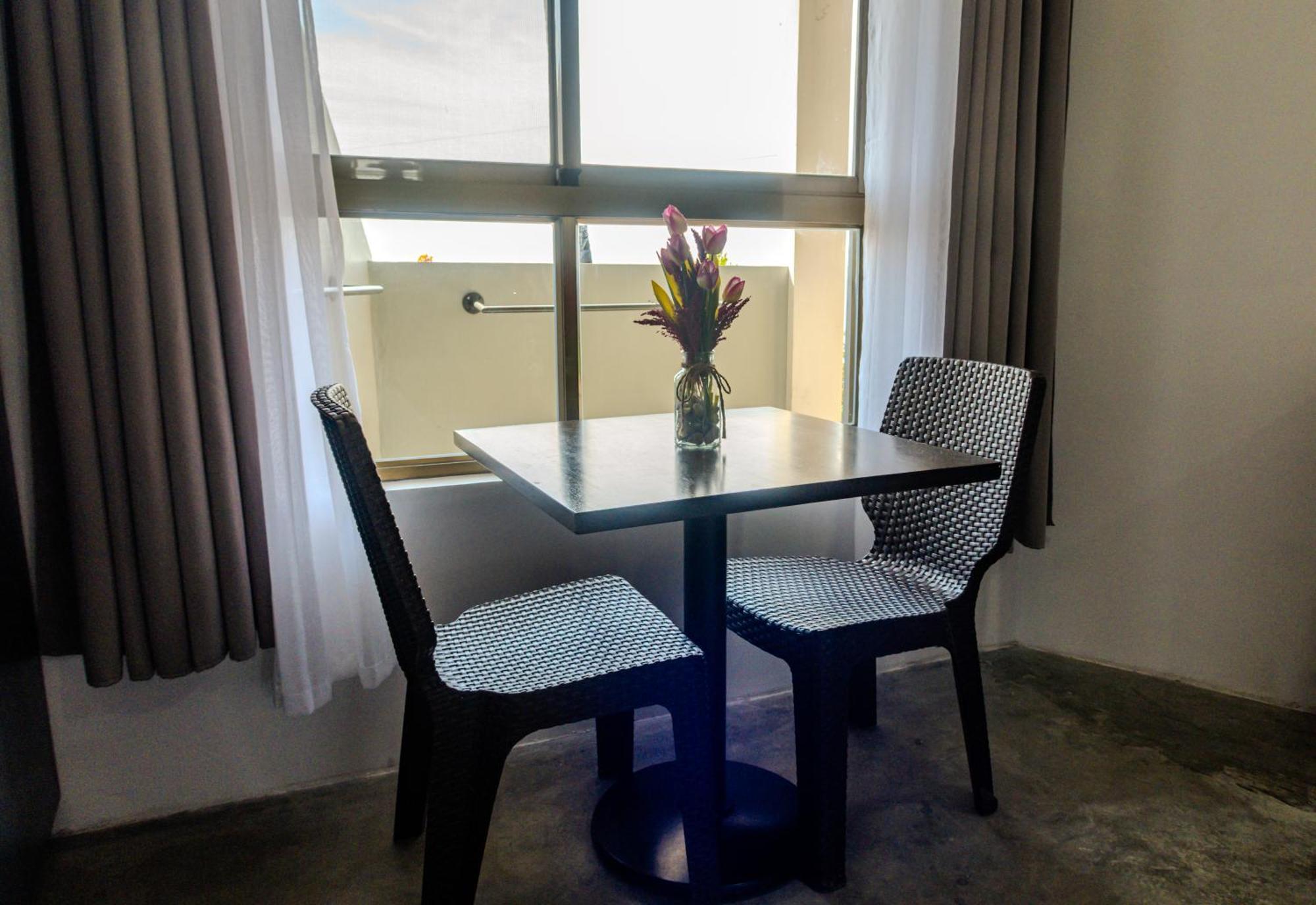 Av Suites Puerto Galera Exteriör bild